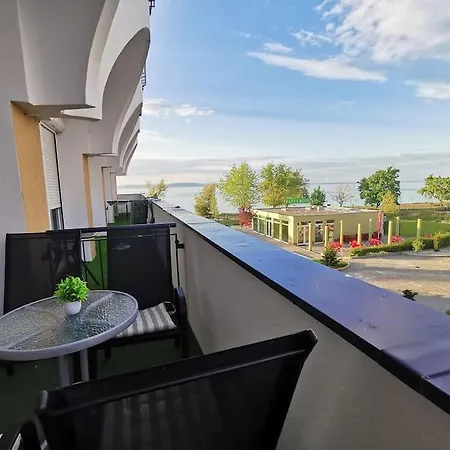 Silver - Waterfront With Lakeview Apartment Siofok