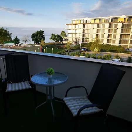 Silver - Waterfront With Lakeview Apartamento Siófok
